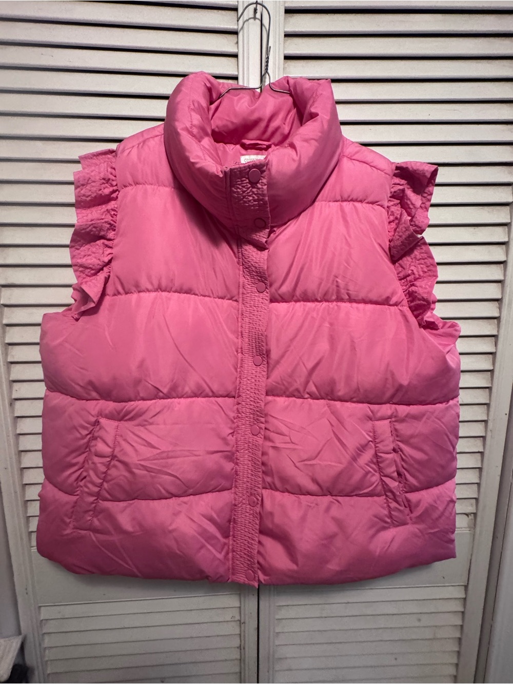 Crown & Ivy Pink Puffer Vest XXL Ruffle Shoulder Full Zip Snap Front